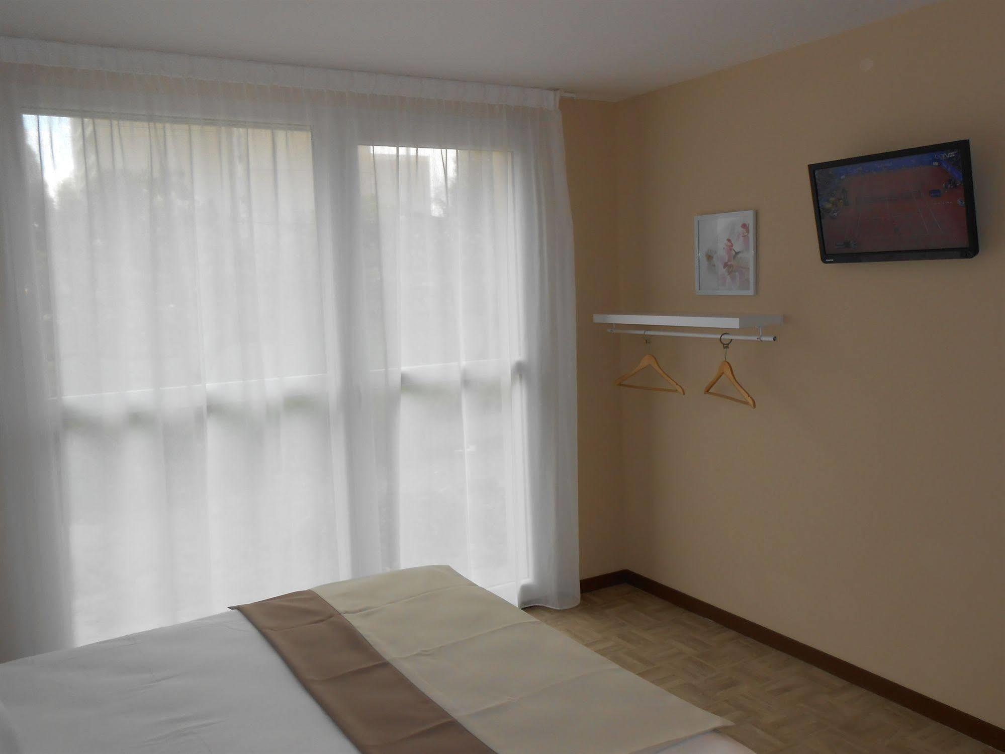 La Pause Hotel Evreux Ngoại thất bức ảnh