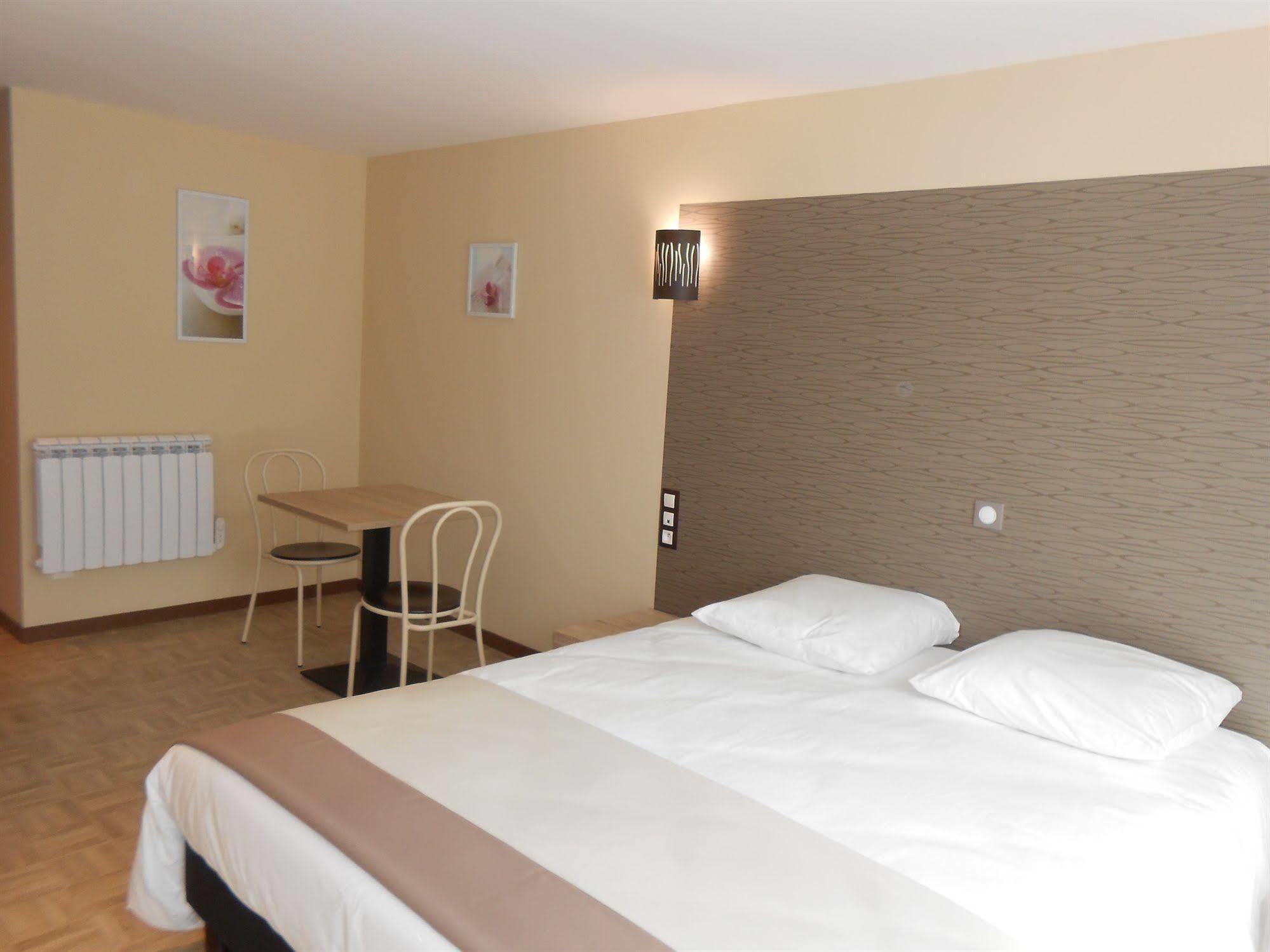 La Pause Hotel Evreux Ngoại thất bức ảnh